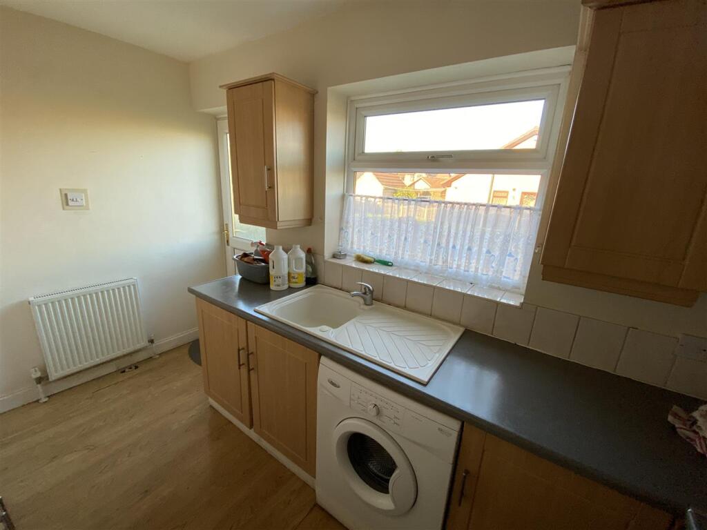 Kitchen: