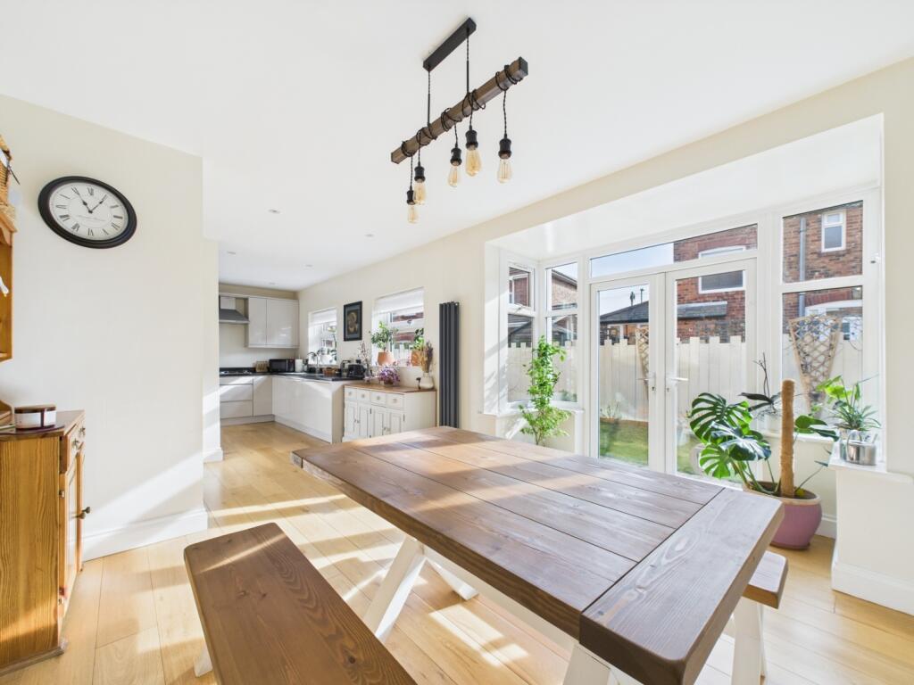 CAM02195G0-PR0067-STILL011