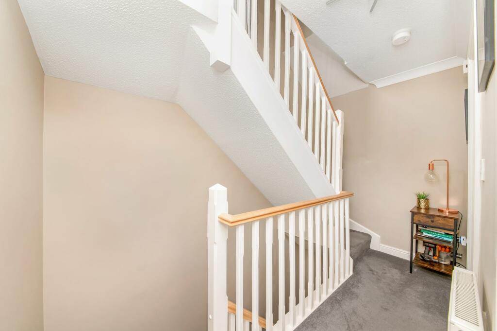 FIRST FLOOR LANDING