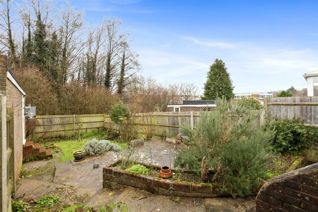 Hangleton Way 25 GARDEN.jpeg