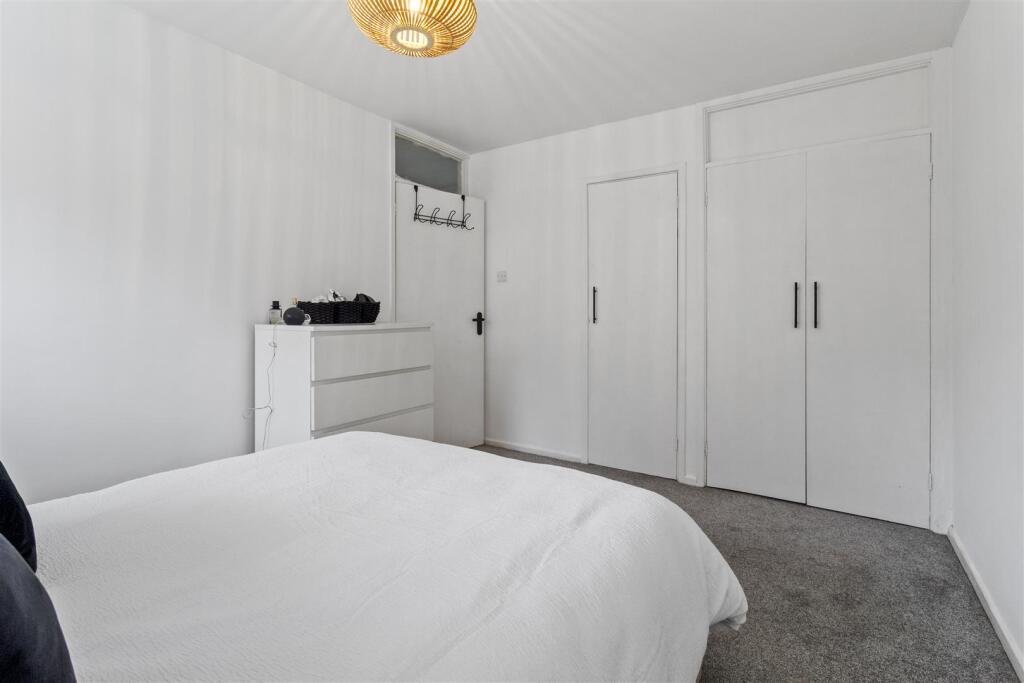 2 Helen Court-003.jpg