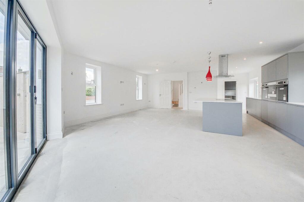 Kitchen Lounge