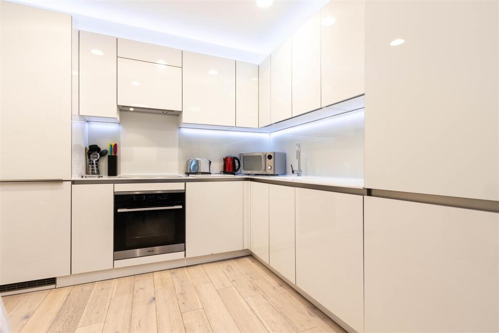 kitchen (1 of 1).jpg