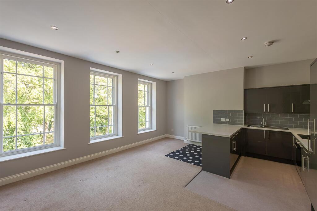 Open Plan Kitchen Diner &amp; Lounge