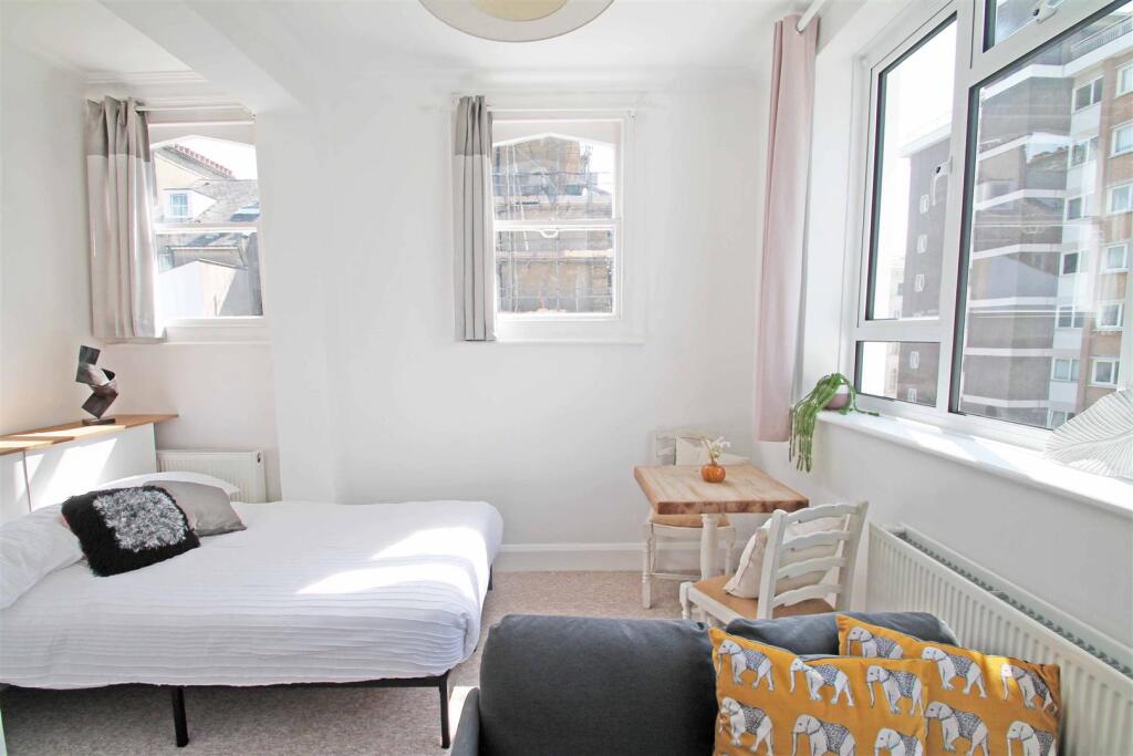 Studio Room