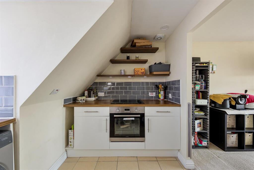 Henley Lodge E17