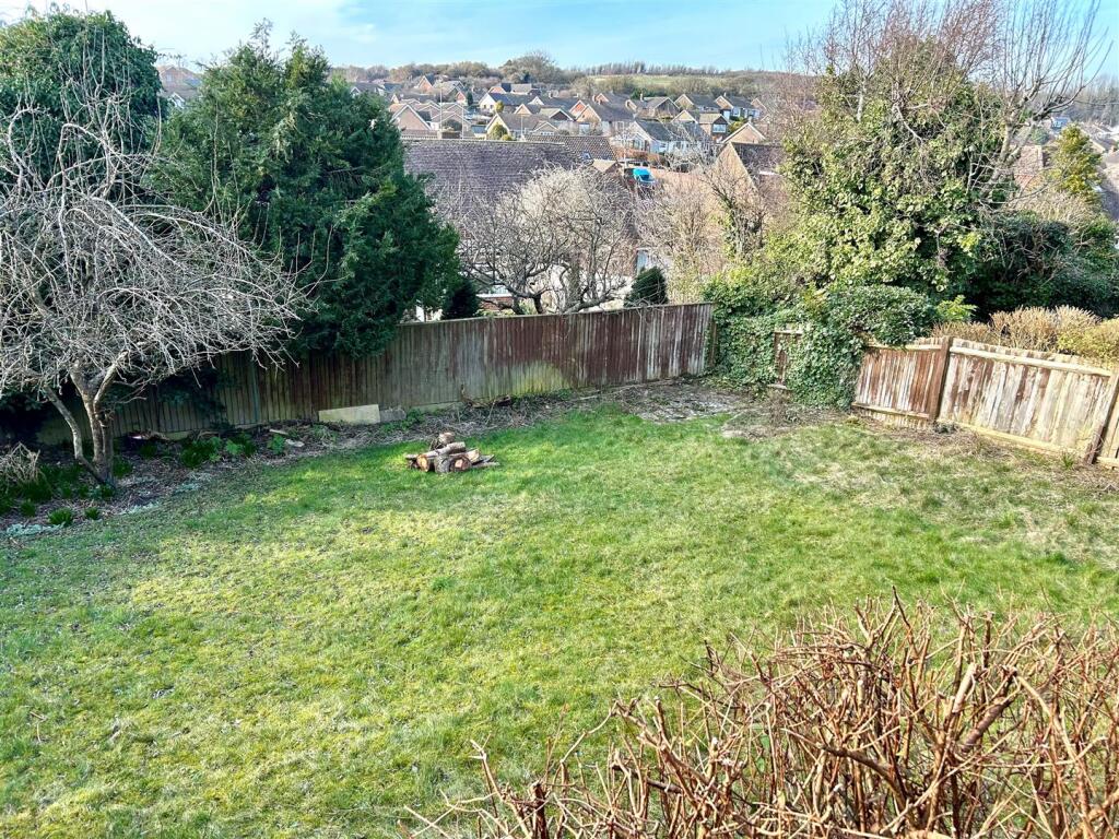St Helens Crescent 12 Garden.jpg
