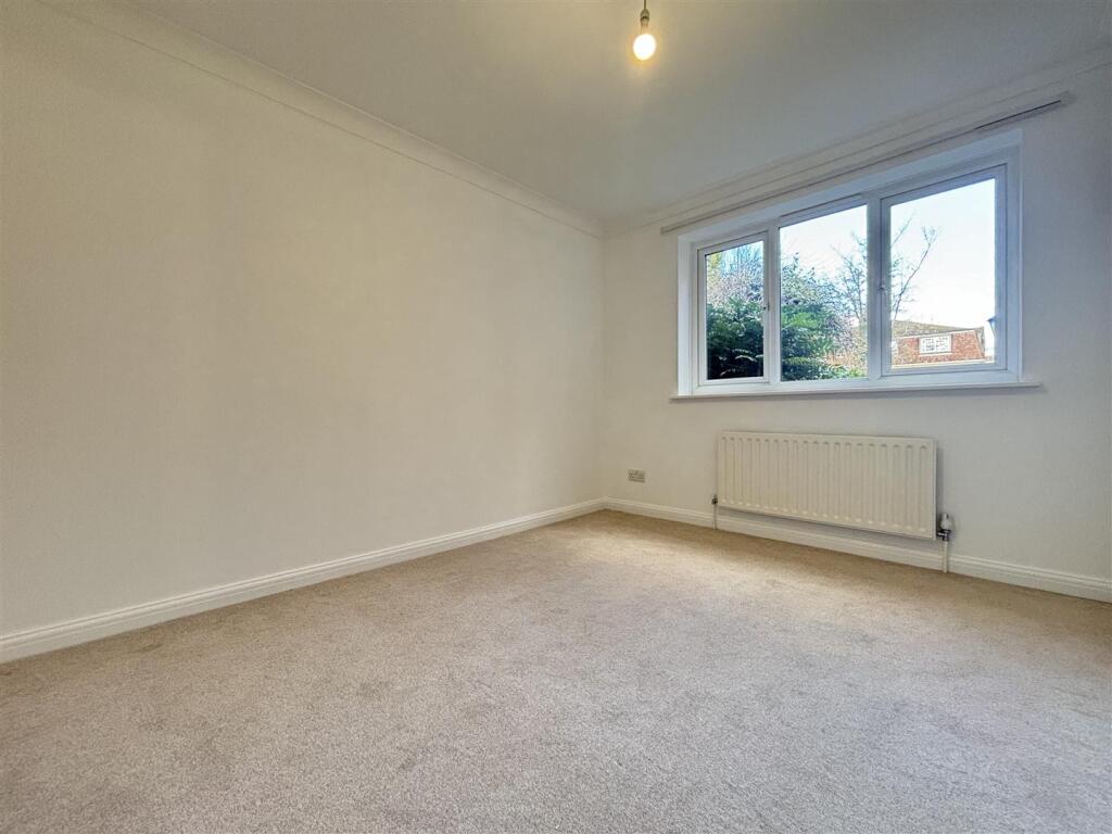 Greenacres bedroom.jpg