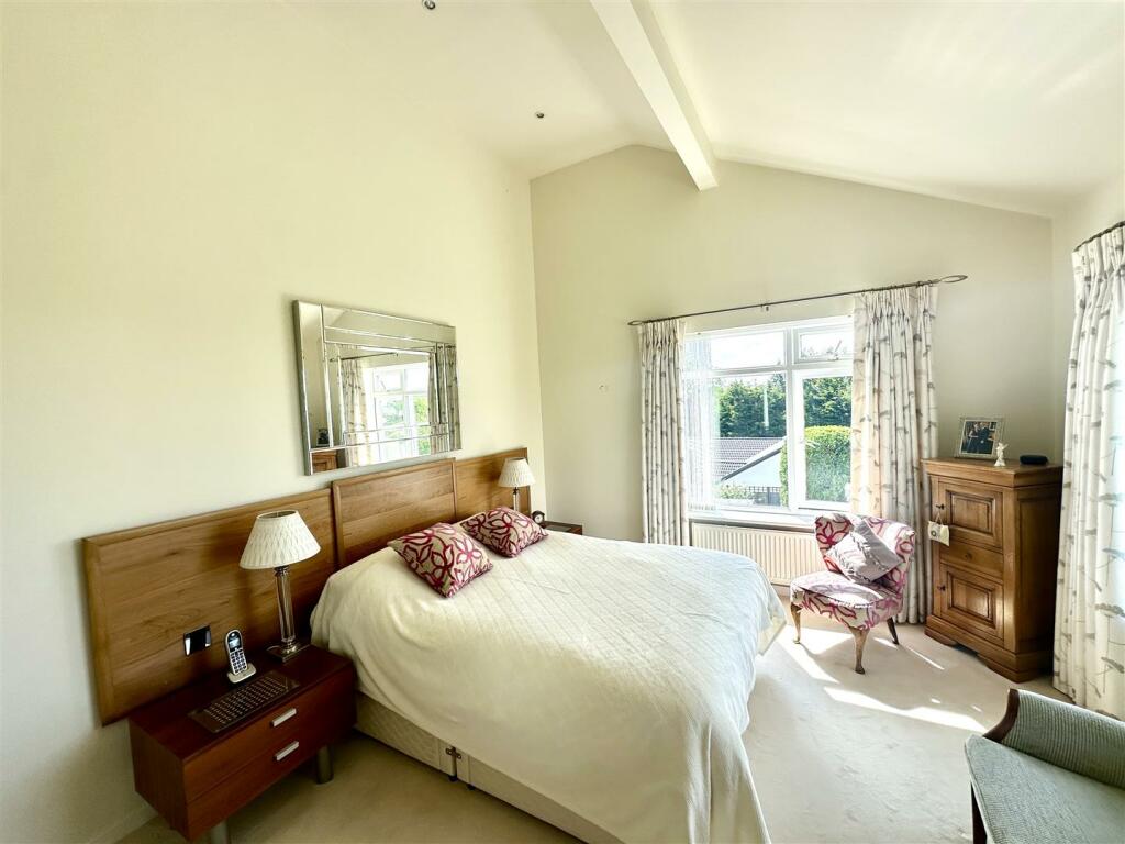 PRINCIPAL BEDROOM