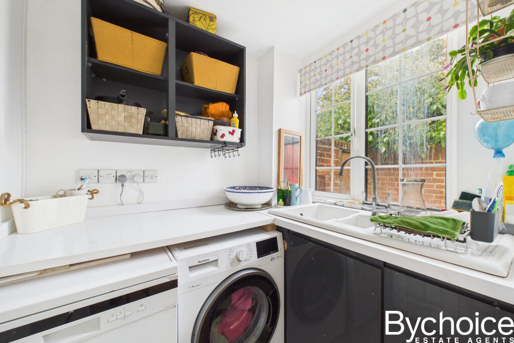 CAM05454G0-PR0072-STILL003