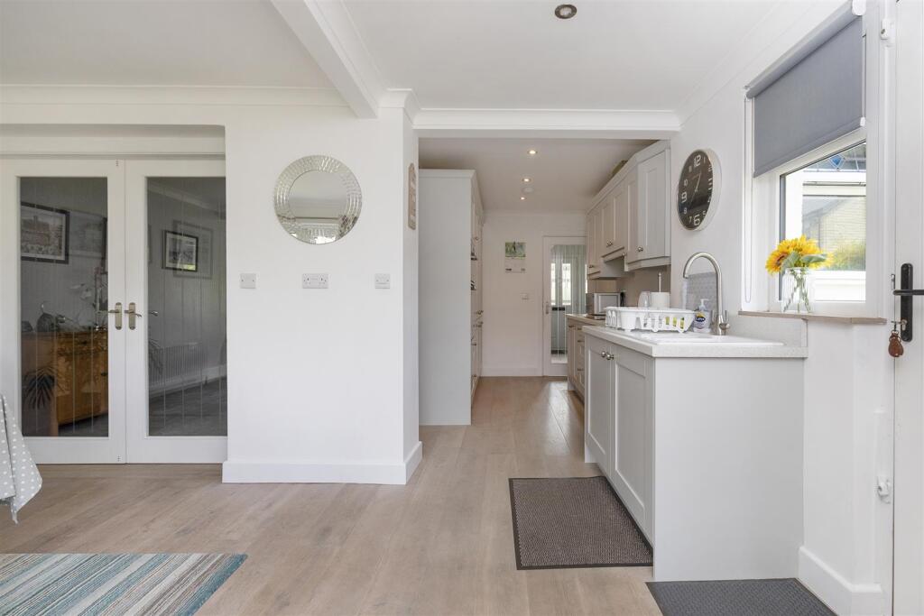 Bramleys Estate Agents - Gernhill Avenue - Fixby (