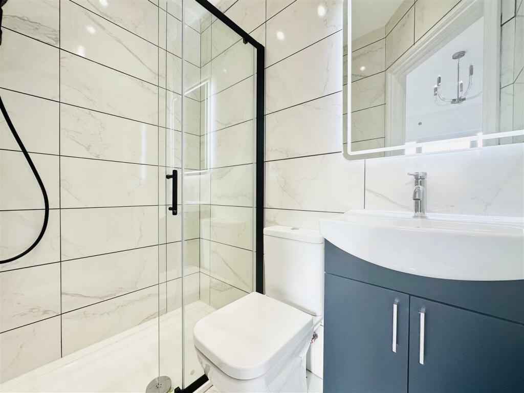 Bedroom 2 En suite