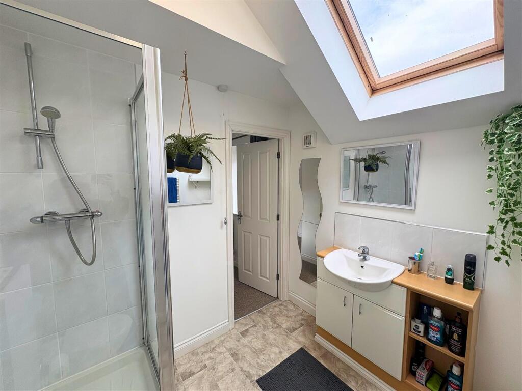 Ensuite 2b (edit).jpg