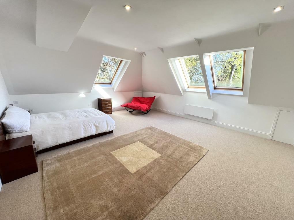 Guest bedroom