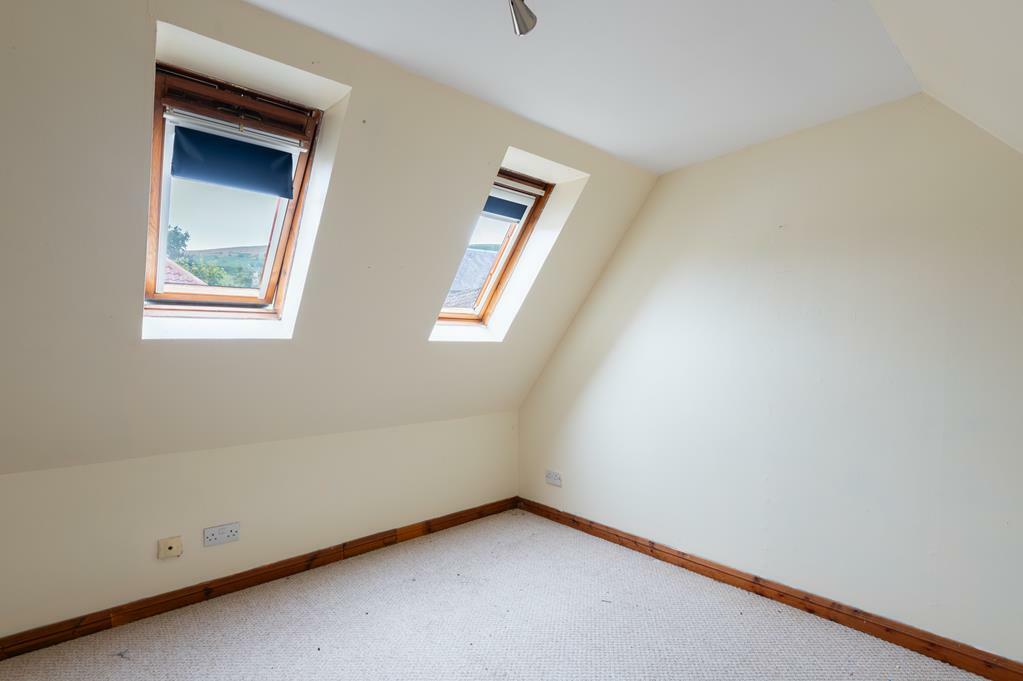 BEDROOM 2 RIGHT