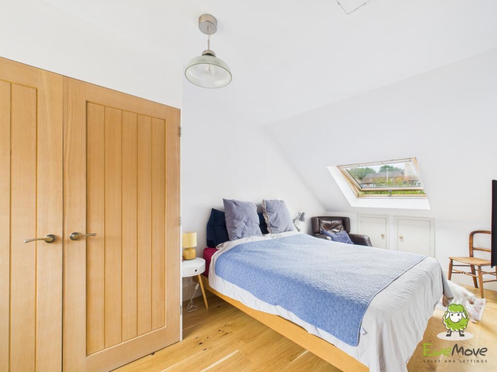 EweMove Estate Agents Basingstoke - 2 Cowslip Bank