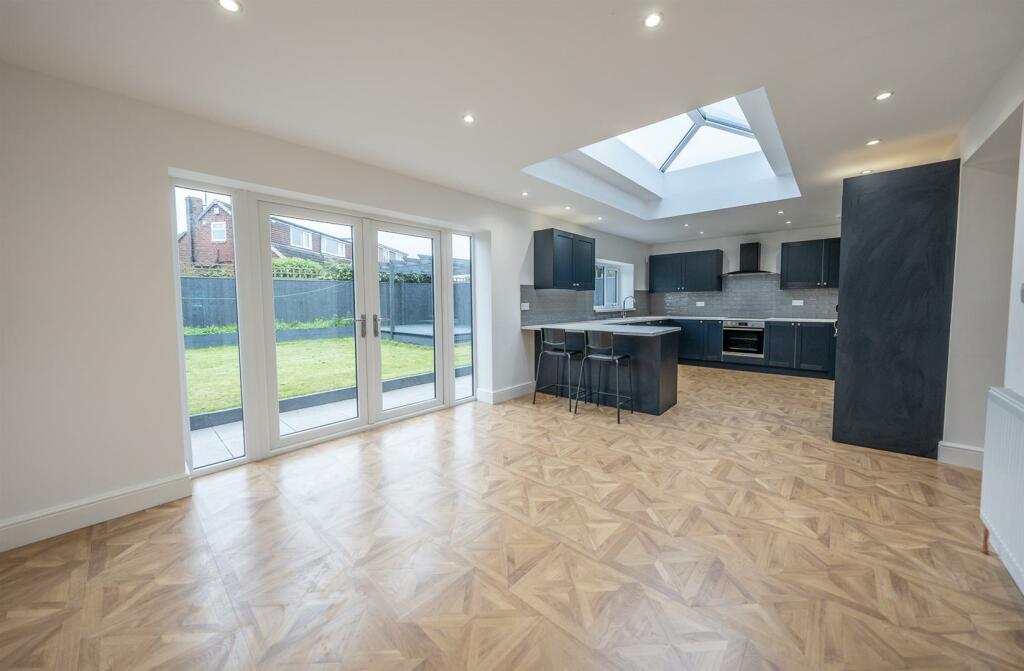 KITCHEN / DINING / LIVING
