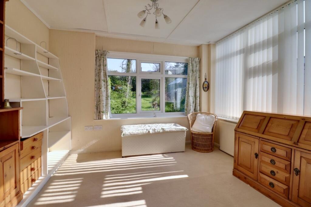 Sunny garden room