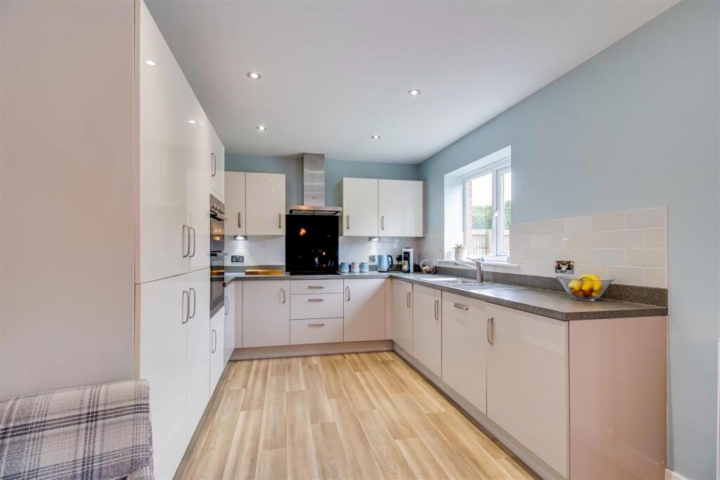 KITCHEN DINING ROOM