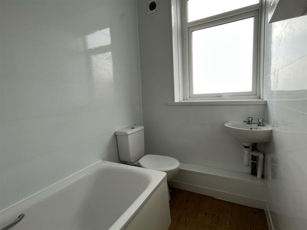 Flat 3 Bathroom