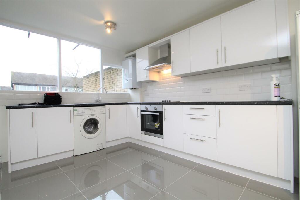 Kitchen 2.JPG