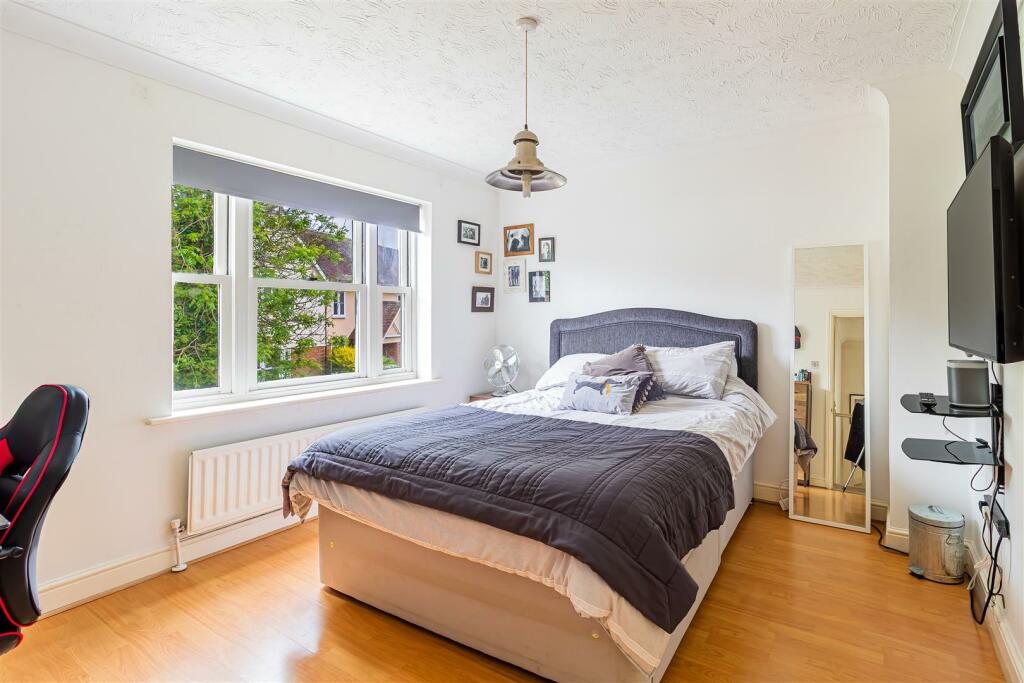 BEDROOM 3