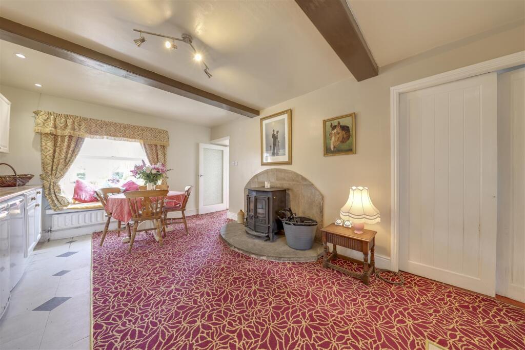 Kitchen / Dining Alt 2