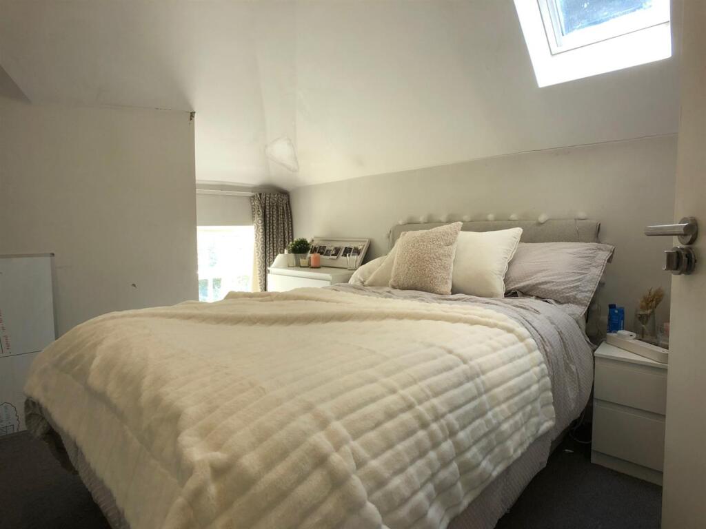 Bedroom 2.4.jpg