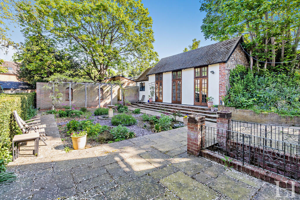 8646346-exteriorW...