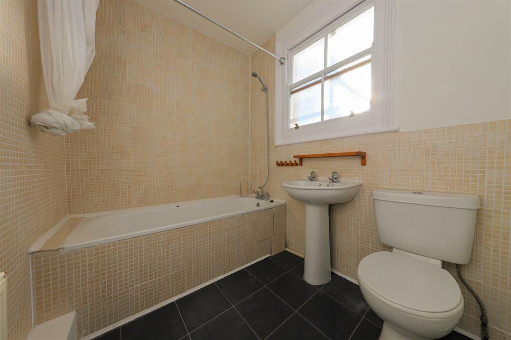 nicholas james brunswick rd bathroom_.jpg