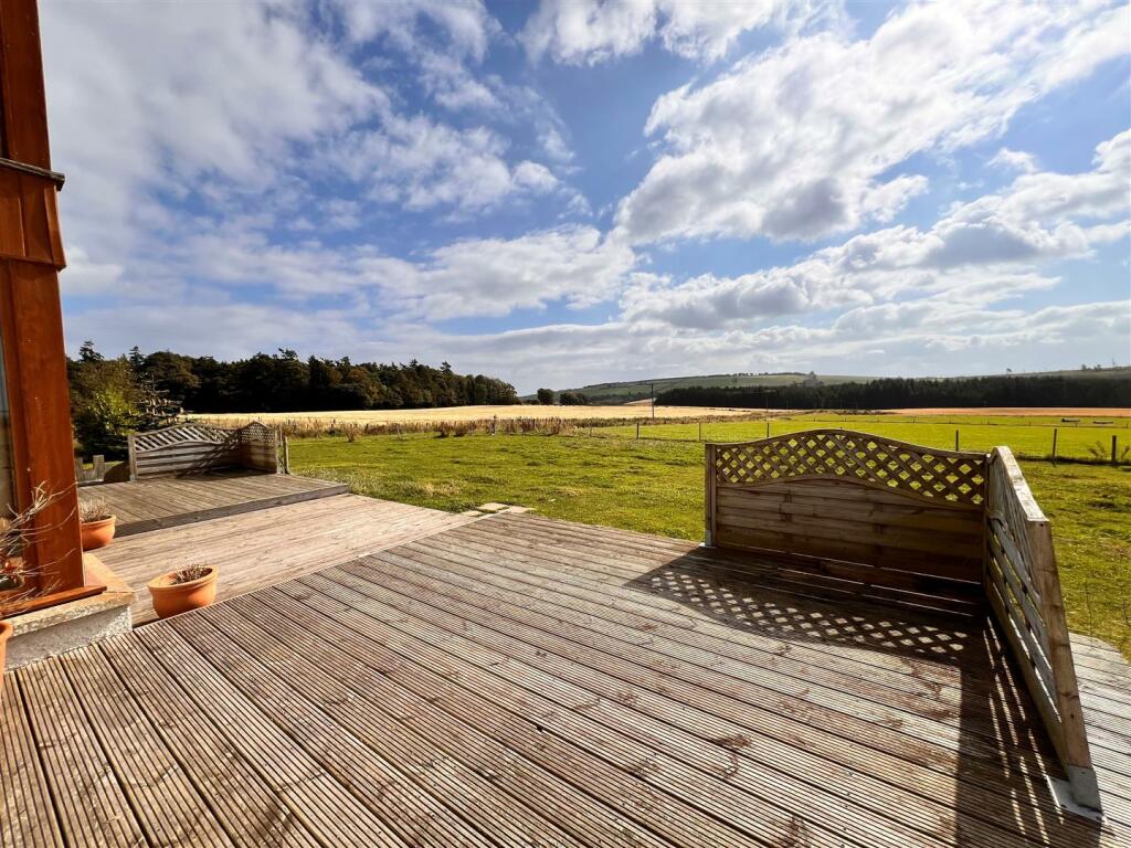 Decking area 2.jpg