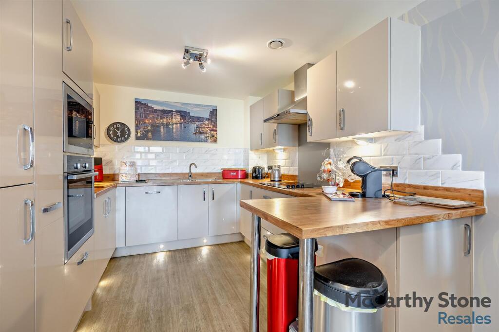 Open Plan Living Room/Kitchen