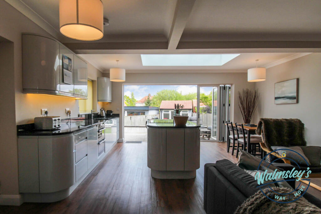 Kitchen dining &amp; family room