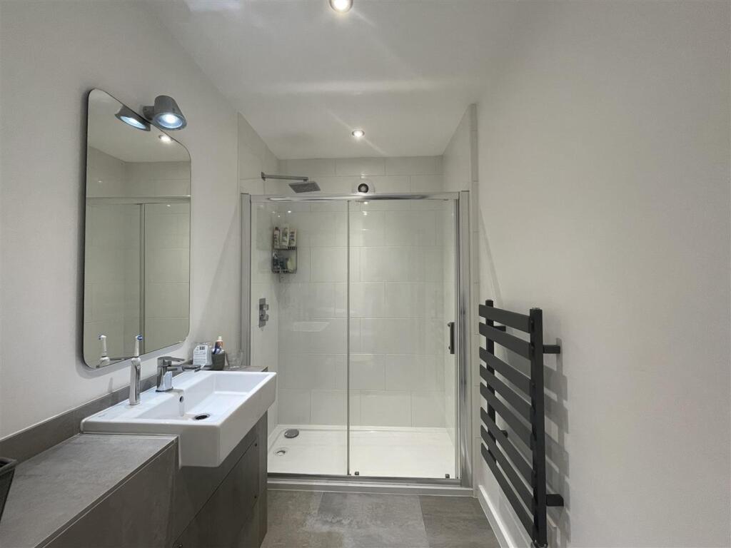 Bathroom.JPG