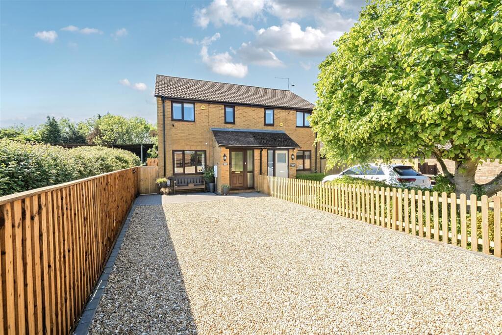 Duncton House, Bugbrooke Road, Gayton