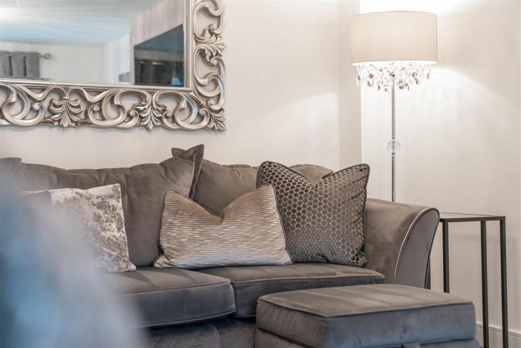 Living Room-5.jpg