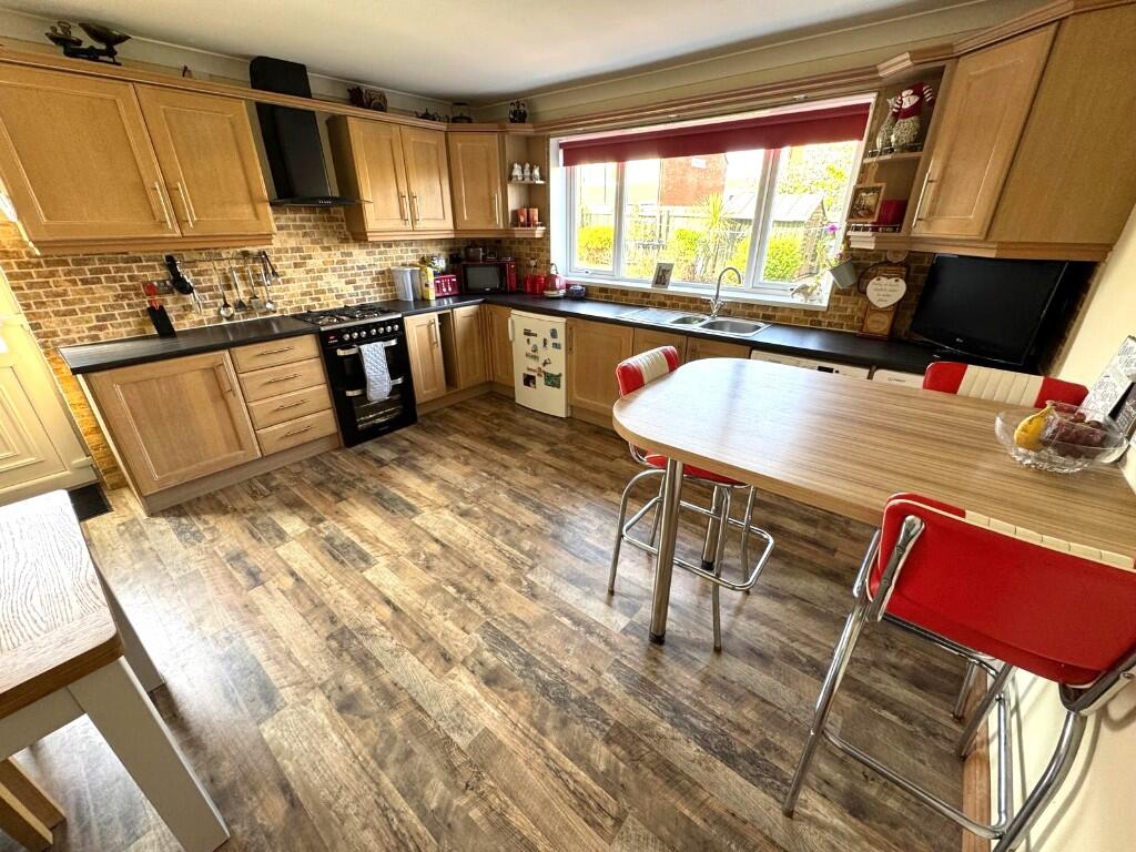 FITTED KITCHEN/DINER