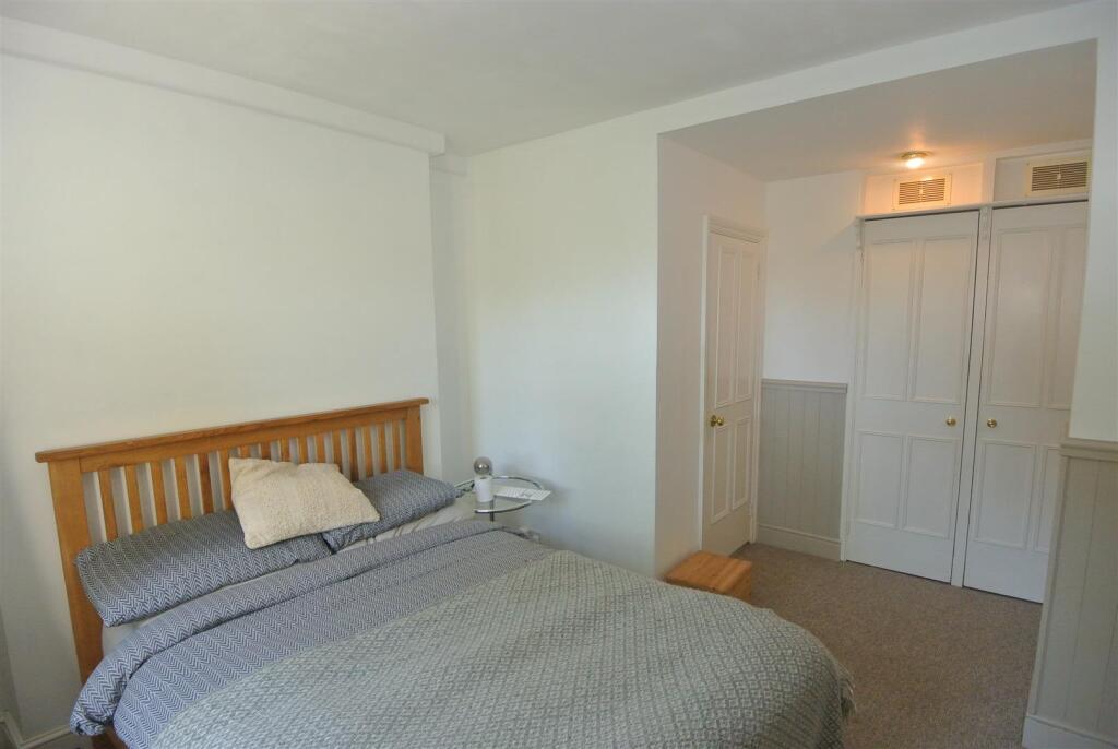 Bedroom 1e.JPG