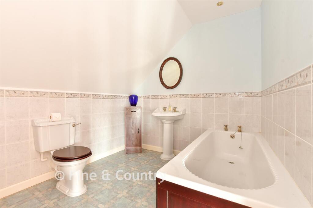 En-Suite Bathroom