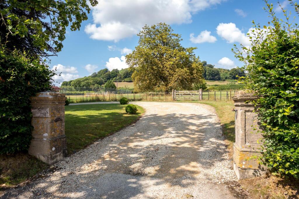 1 - Rockstowes Hill - GL11 5AF - Web.jpg