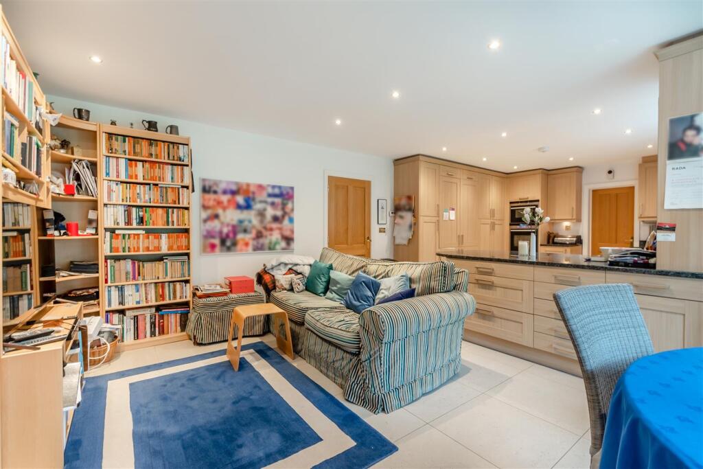 8544908-interior22.jpg