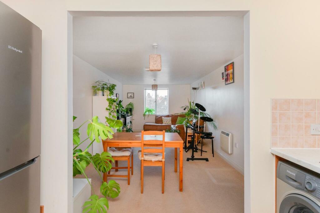 8S2CBR - Kitchen A.jpg