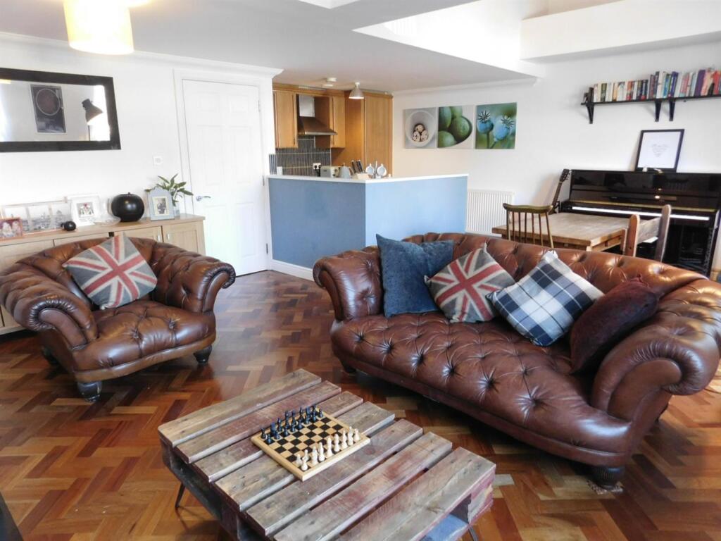 Lounge Dining Room