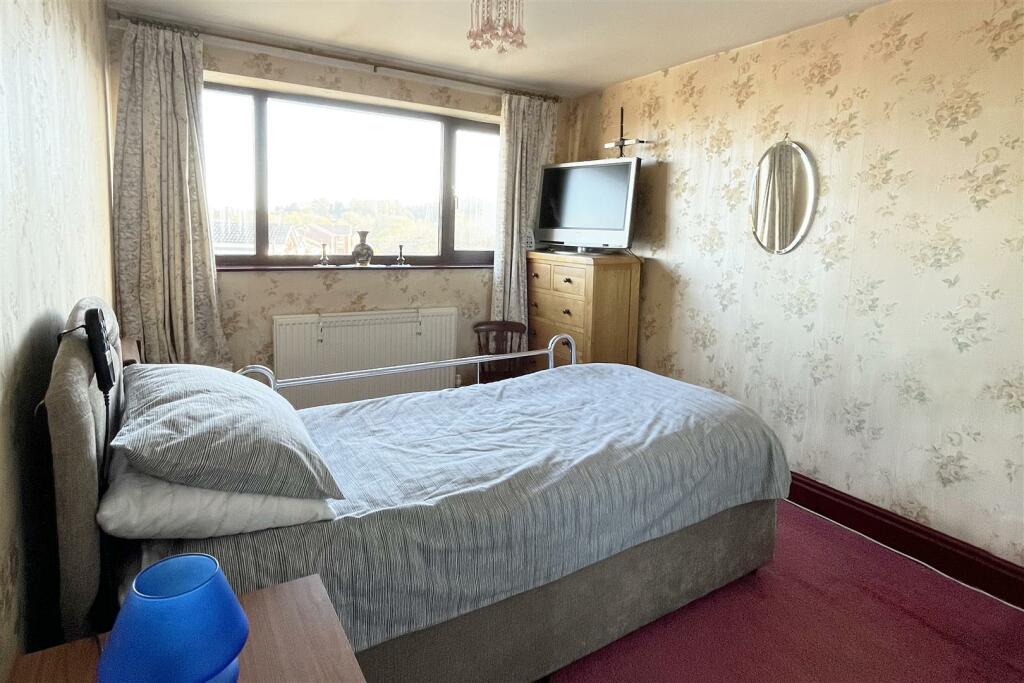 Front bedroom.jpg