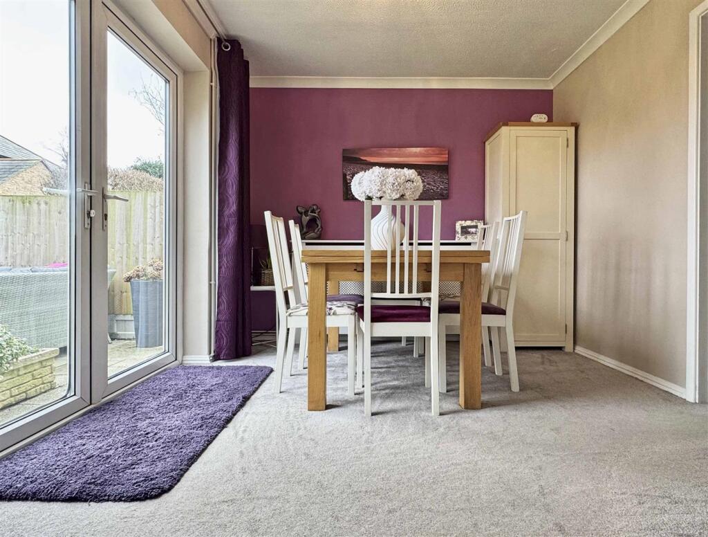 Dining Room b.jpg