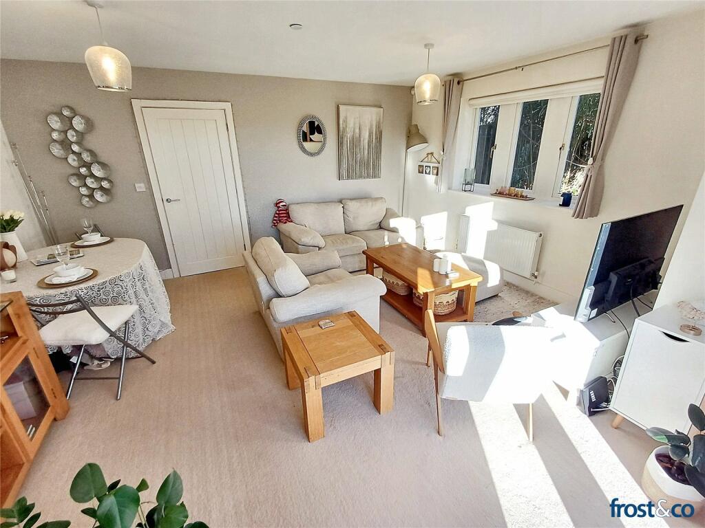 Lounge/Dining Area