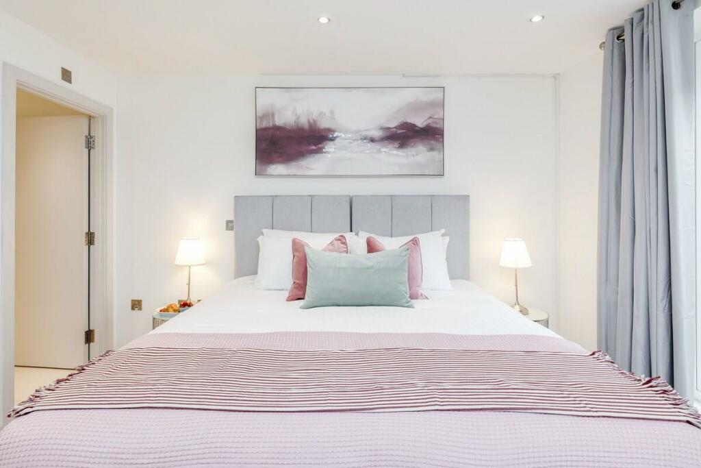 Master Bedroom (1).jpg