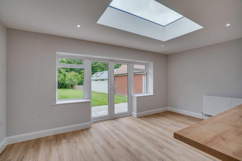 Dining area to kitchen