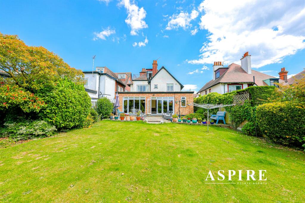 Crowstone Water1032.jpg