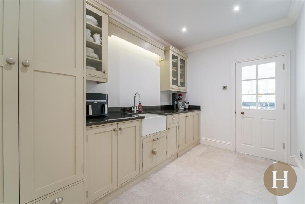 Hadleigh Estate Agents-58.jpg